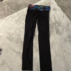 Lululemon straight leg leggings. Size 6.